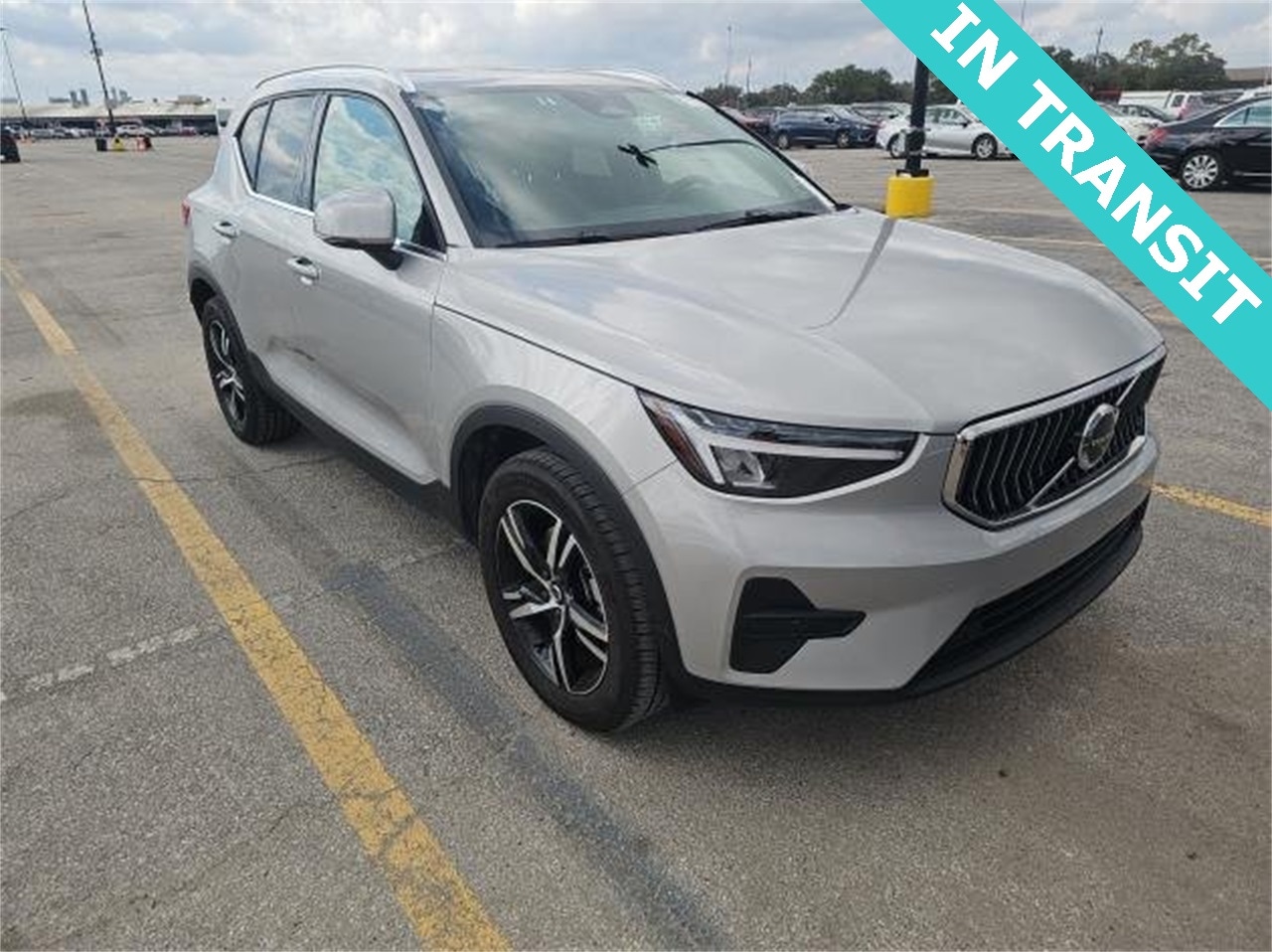 2025 Volvo XC40 Core's photo