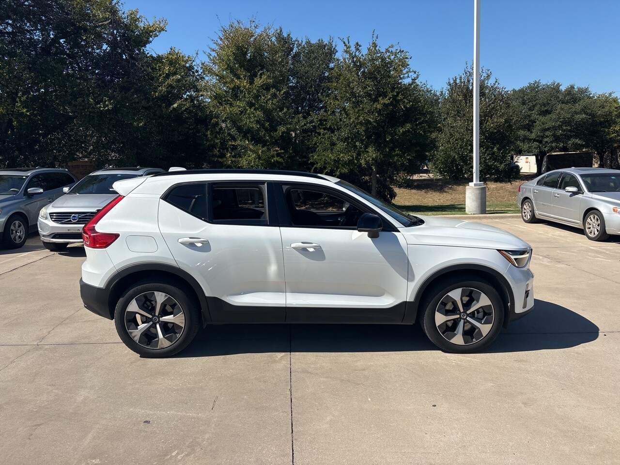 2023 Volvo XC40 Plus photo 4