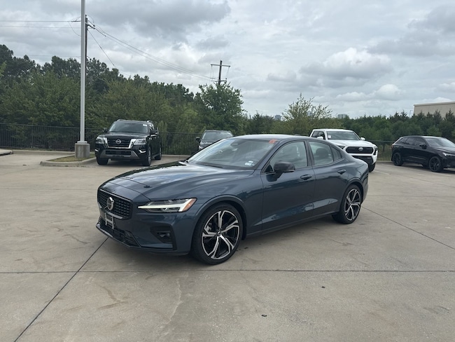 2024 Volvo S60 B5 Plus Dark Theme Sedan