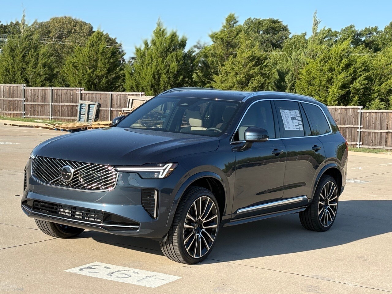 2026 Volvo XC90 B5 Plus photo 3