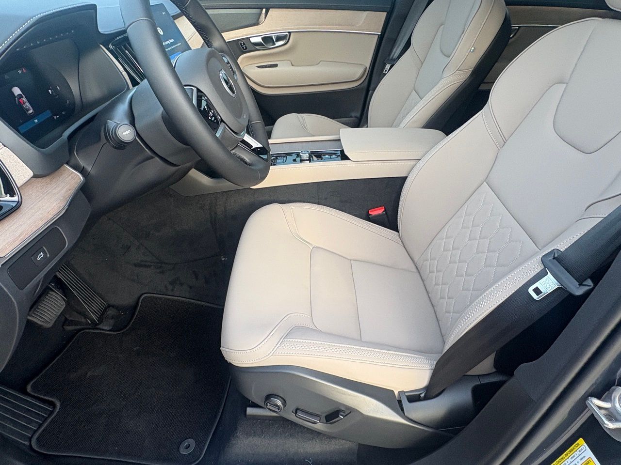 2026 Volvo XC90 Plus - Photo 17