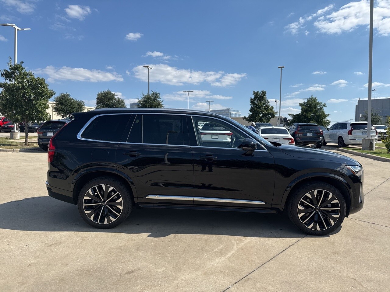 2025 Volvo XC90 Plus photo 4