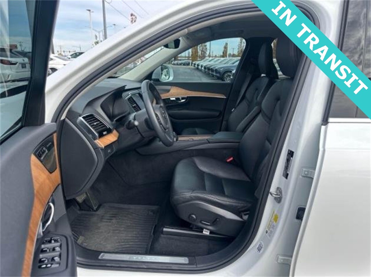 2023 Volvo XC90 Plus photo 2