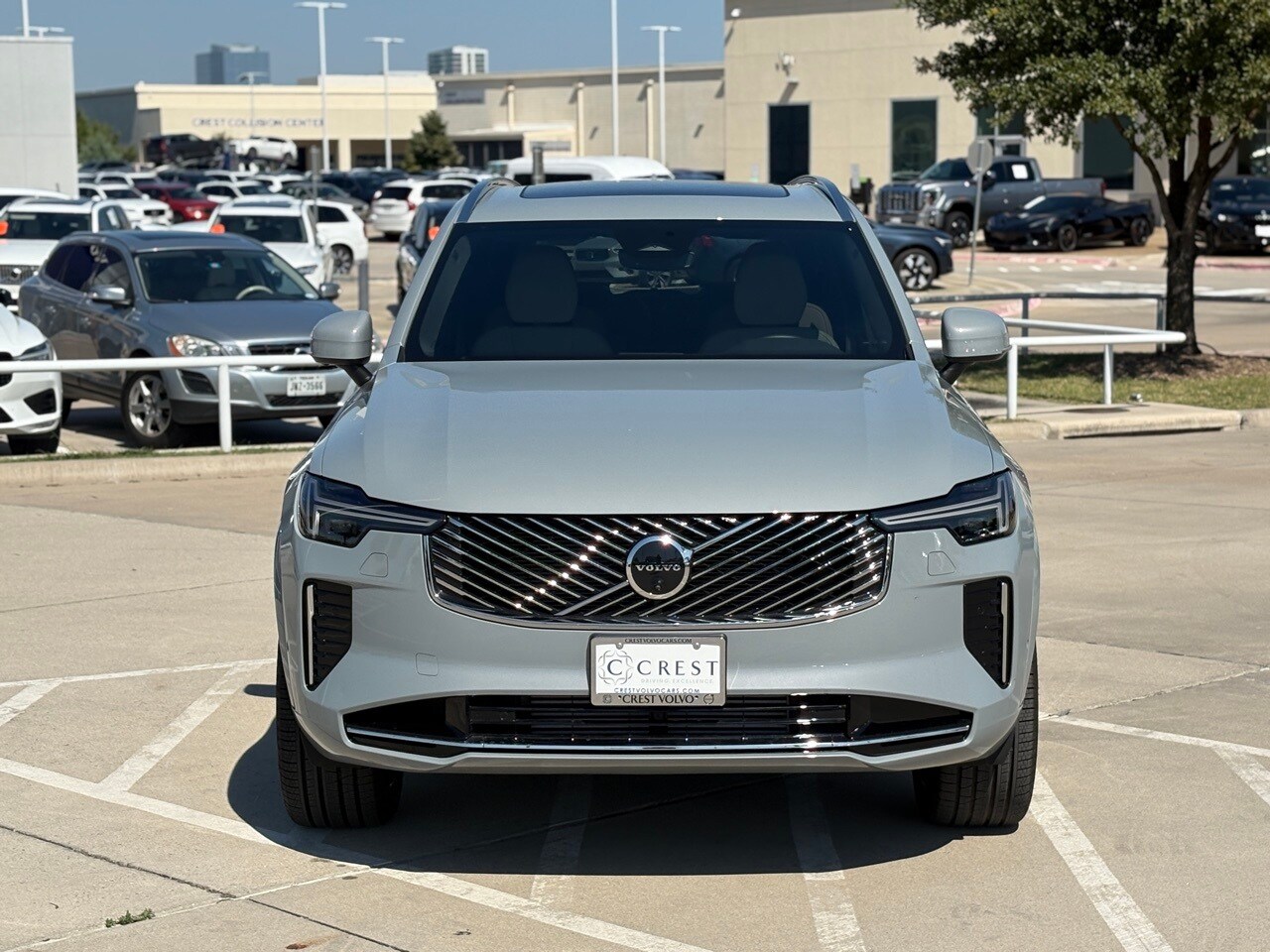 2025 Volvo XC90 T8 AWD Plus photo 3