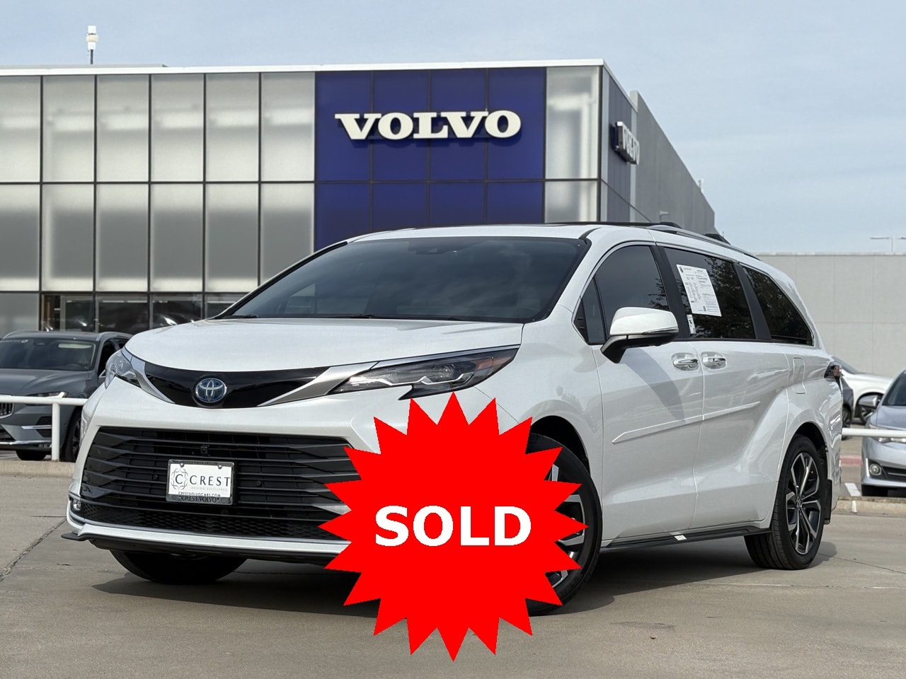 2025 Toyota Sienna Platinum's photo