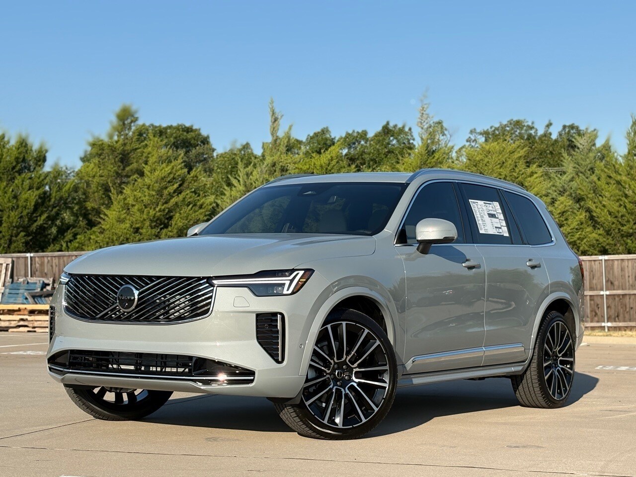 2026 Volvo XC90 B5 Plus photo 2