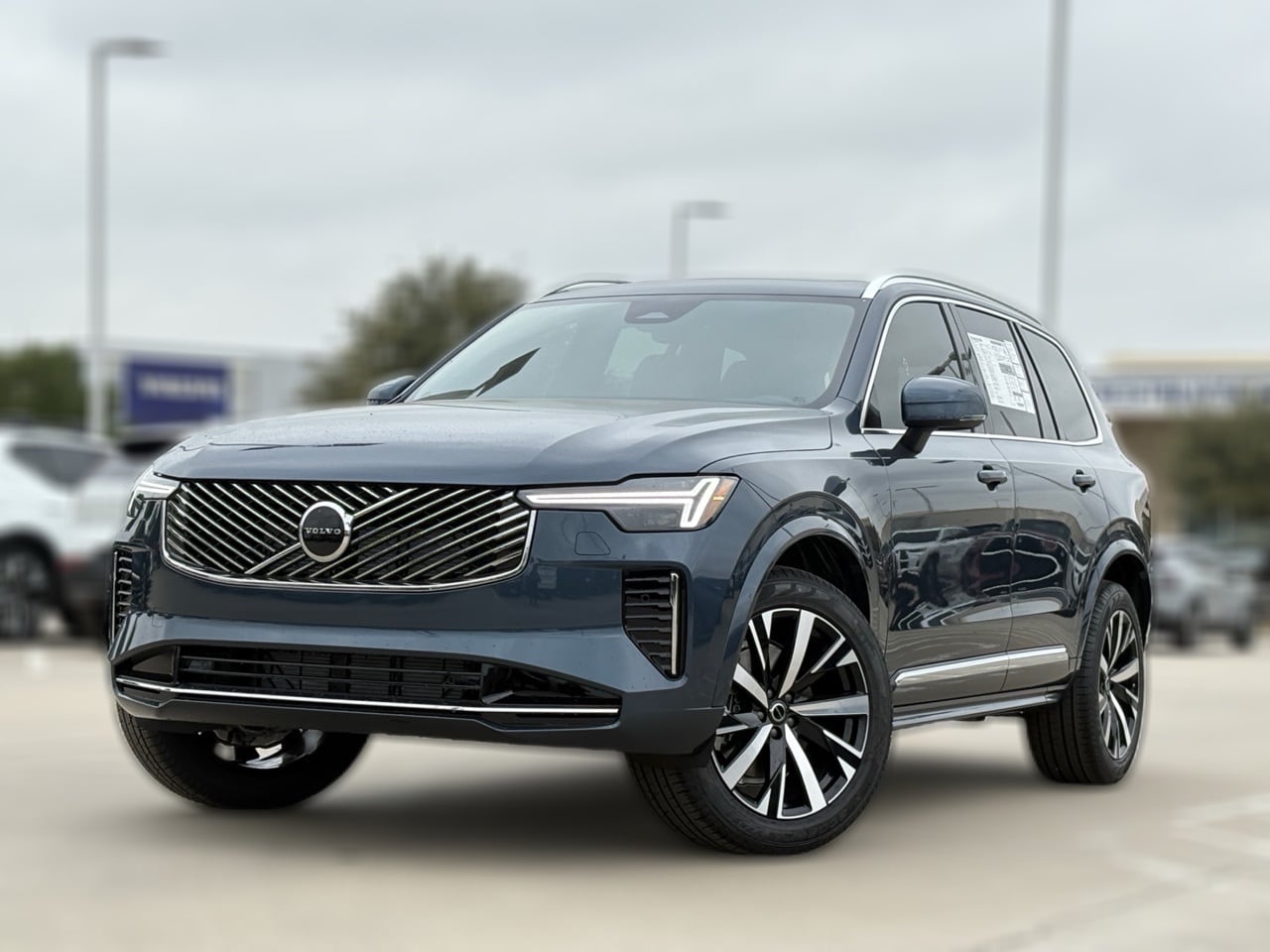 2026 Volvo XC90 Core's photo