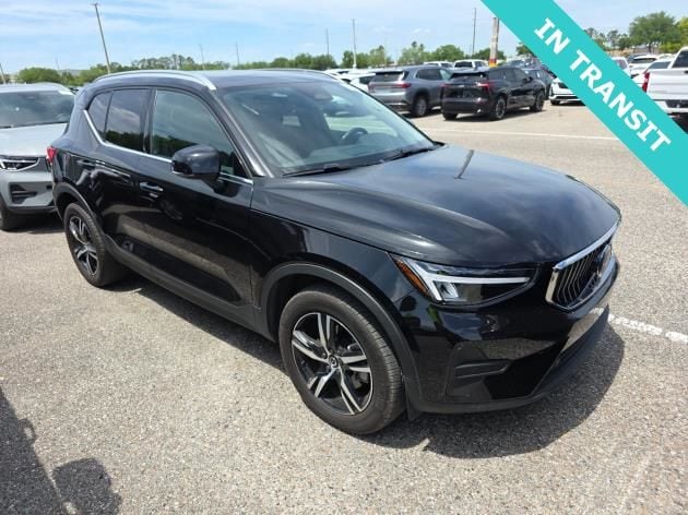 2025 Volvo XC40 Core
