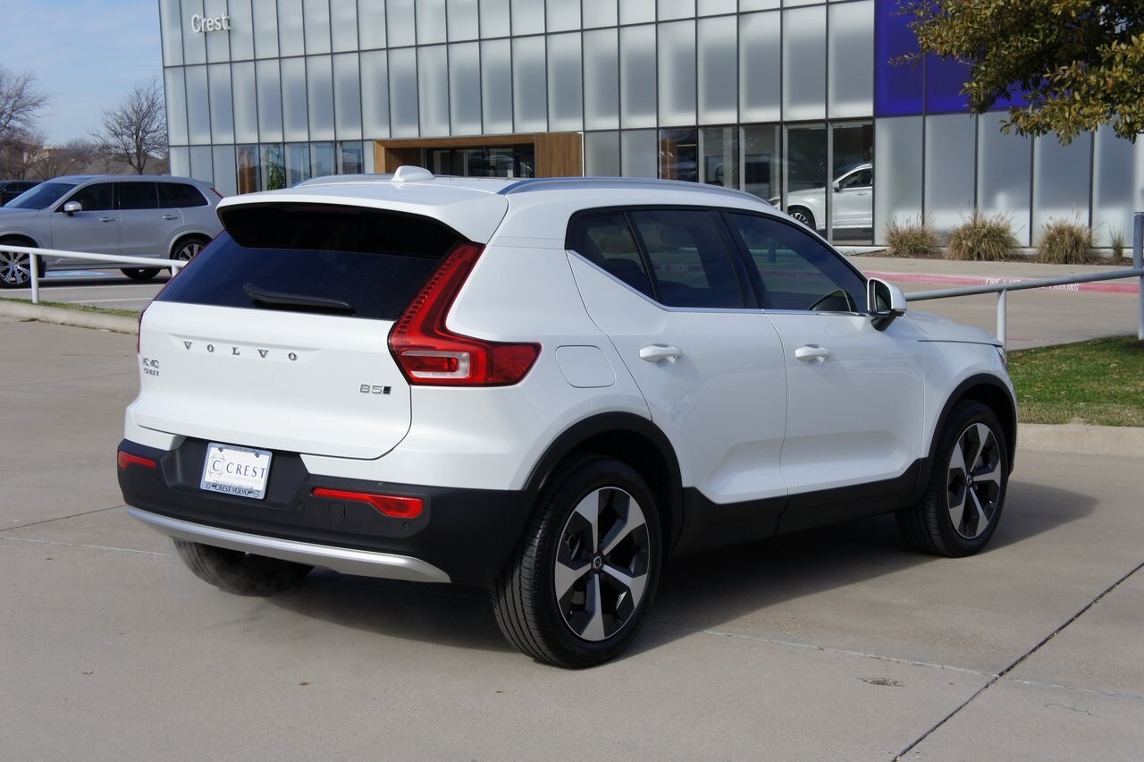 2025 Volvo XC40 Core photo 4