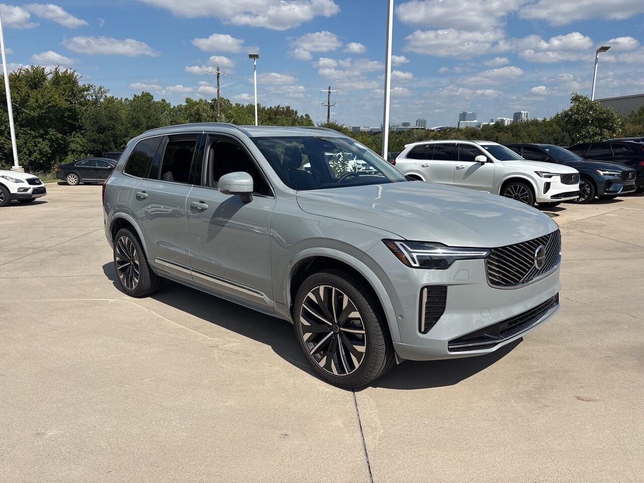 2025 Volvo XC90 Plus photo 3