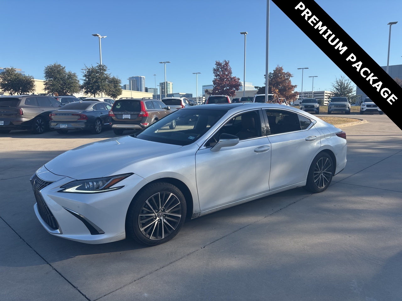 2023 Lexus ES 350's photo