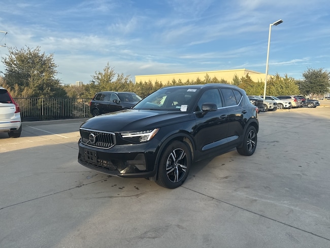 2025 Volvo XC40 B5 AWD SUV