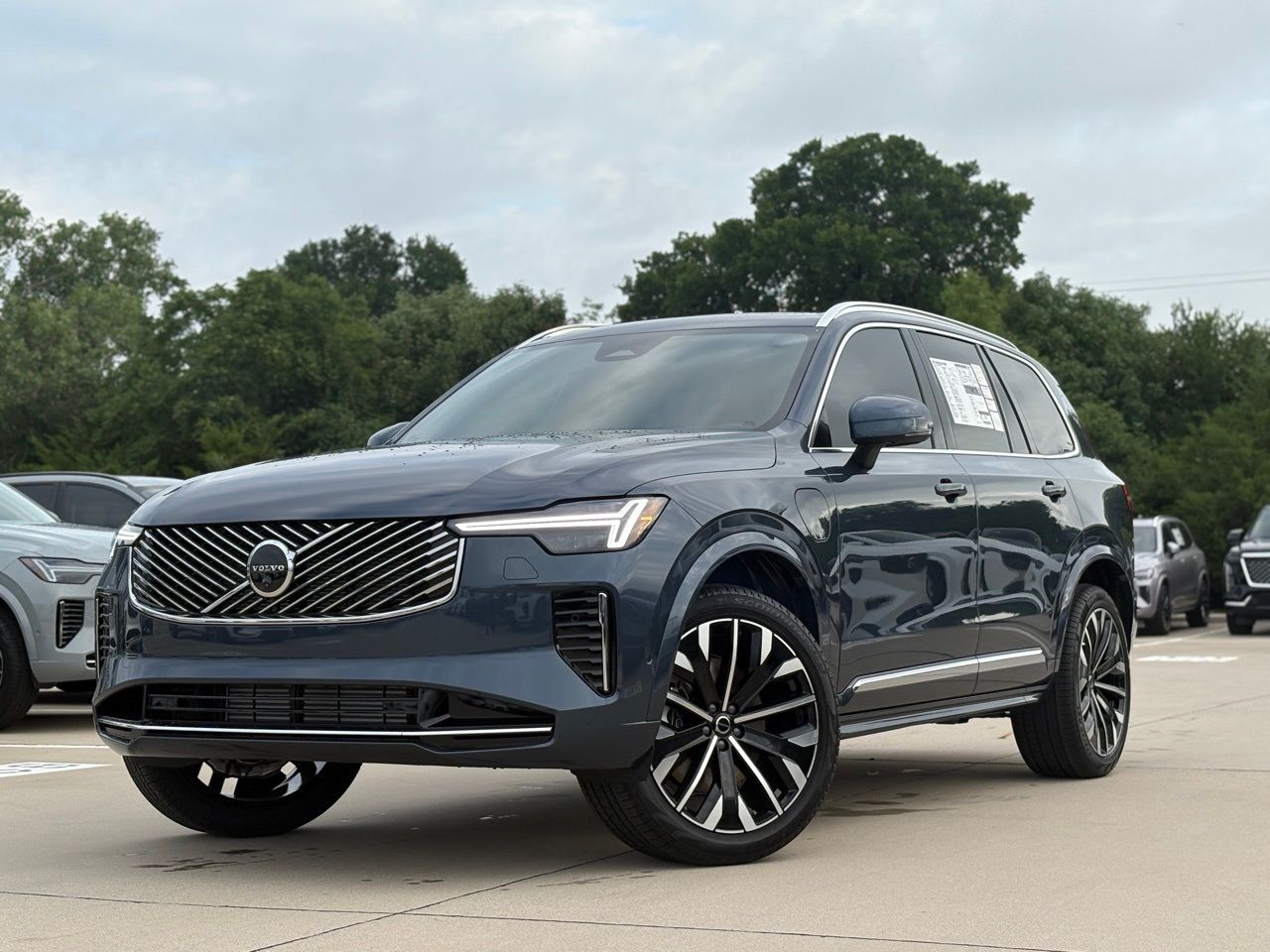 2026 Volvo XC90 T8 Recharge Plus Bright 7-Seat 4WD's photo