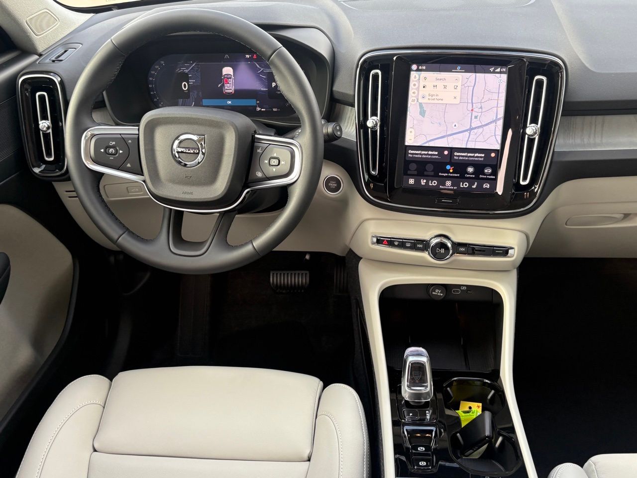 2026 Volvo XC40 Plus - Photo 10