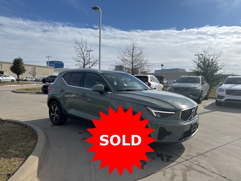 Certified 2025 Volvo XC40 B5 AWD SUV