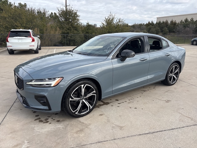 2024 Volvo S60 B5 Dark Theme Sedan