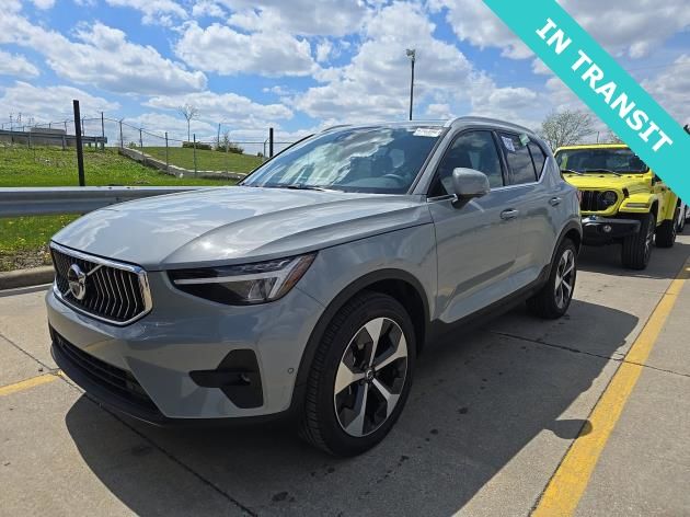 2025 Volvo XC40's photo