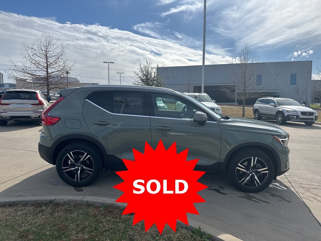 Certified 2025 Volvo XC40 B5 AWD SUV