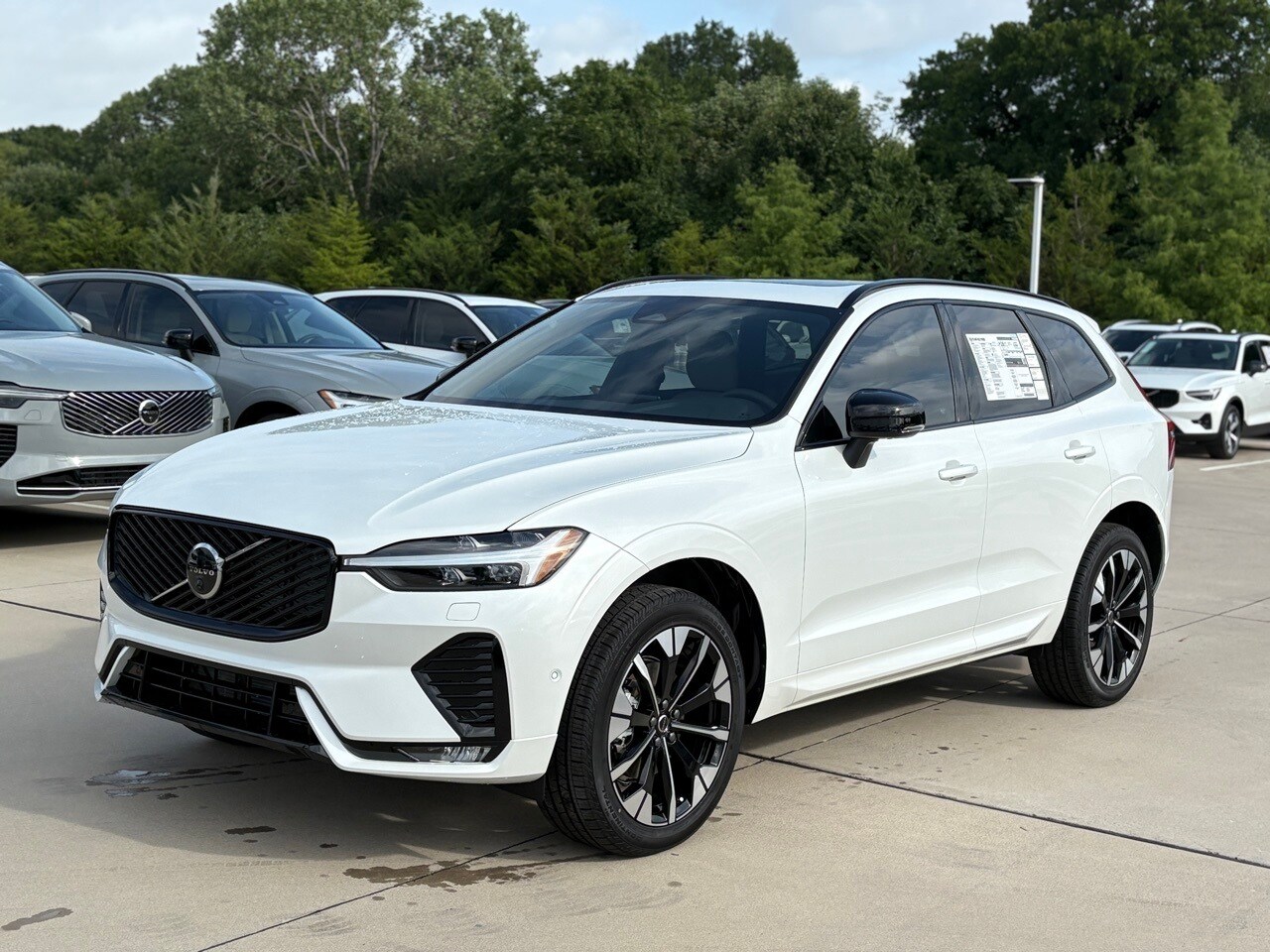 2026 Volvo XC60 B5 Plus photo 2