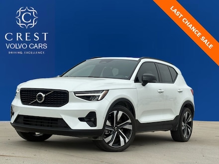2023 Volvo XC40 B5 Plus Dark Theme SUV