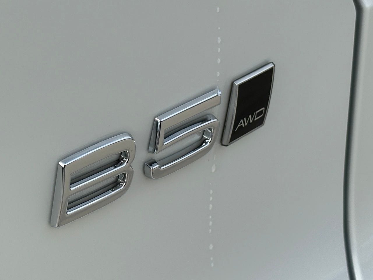 2026 Volvo XC40 Plus - Photo 8