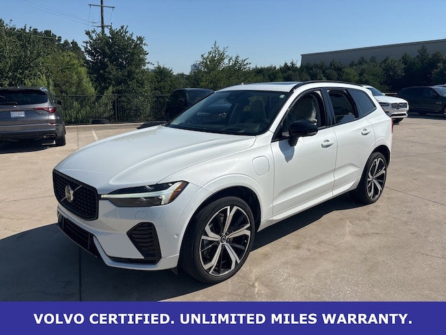 2024 Volvo XC60 T8 Ultimate Dark Theme AWD's photo
