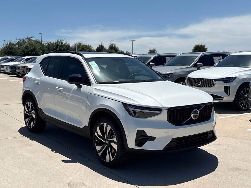 New 2026 Volvo XC40 B4 Plus SUV