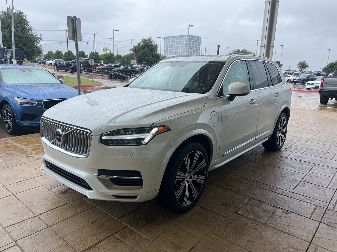 Used 2022 Volvo XC90 Inscription with VIN YV4BR0CLXN1819228 for sale in Frisco, TX