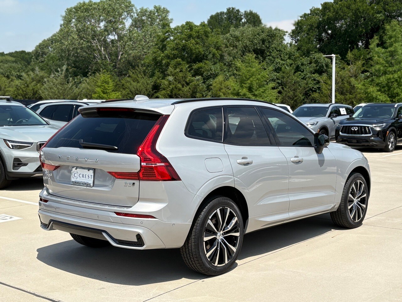 2025 Volvo XC60 B5 Plus photo 4
