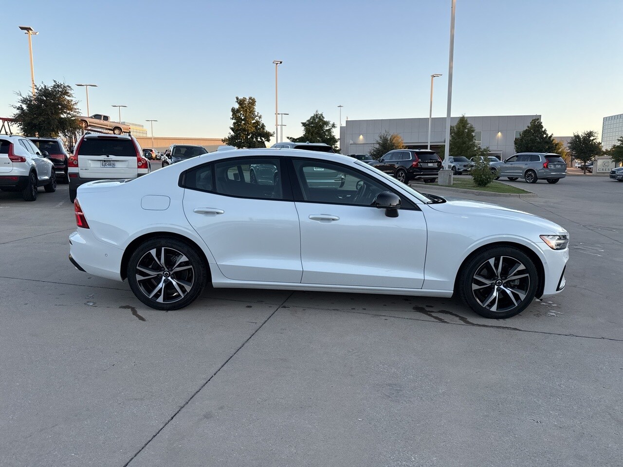 2023 Volvo S60 B5 Plus photo 4
