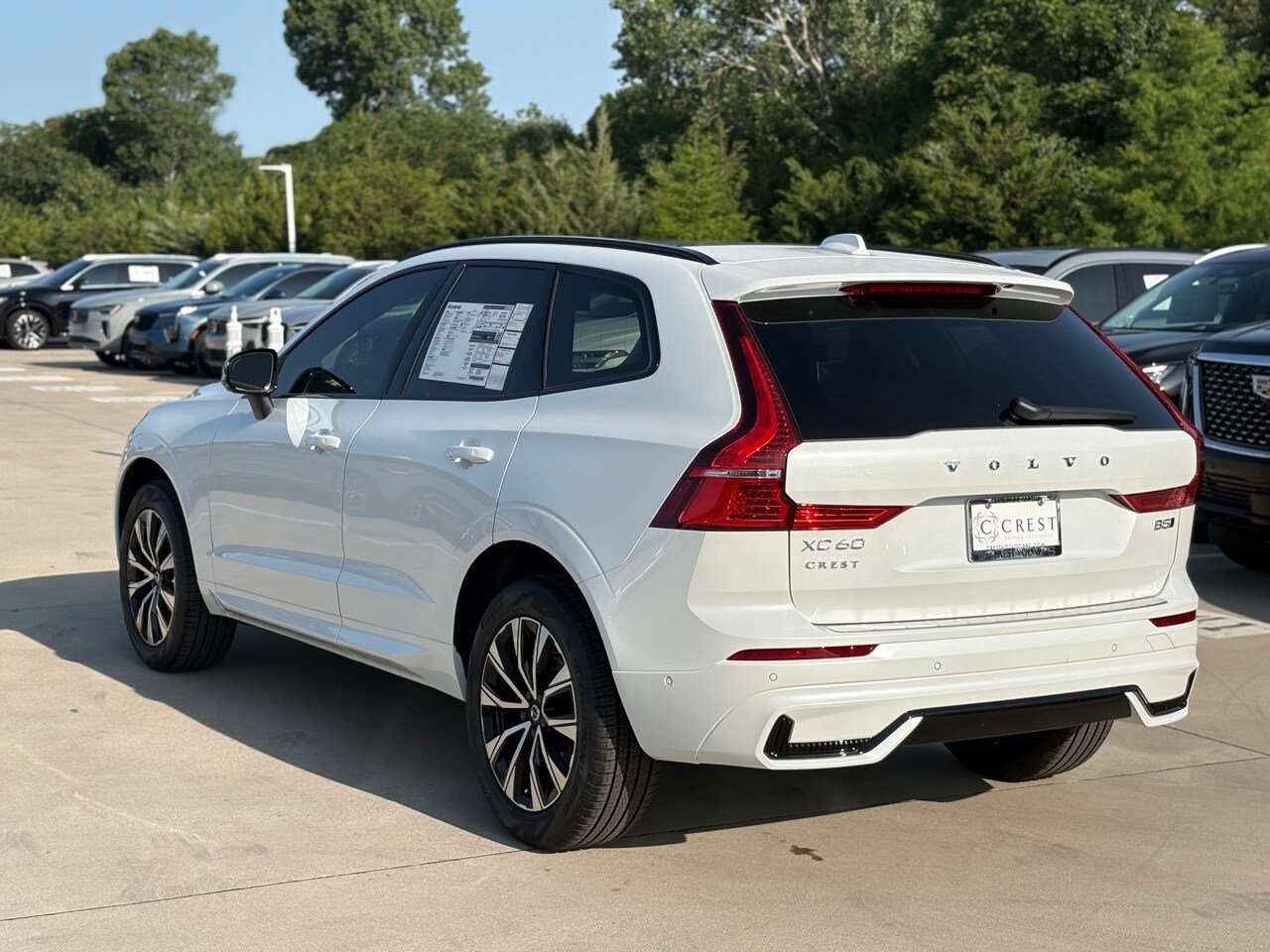 2025 Volvo XC60 B5 Plus photo 4