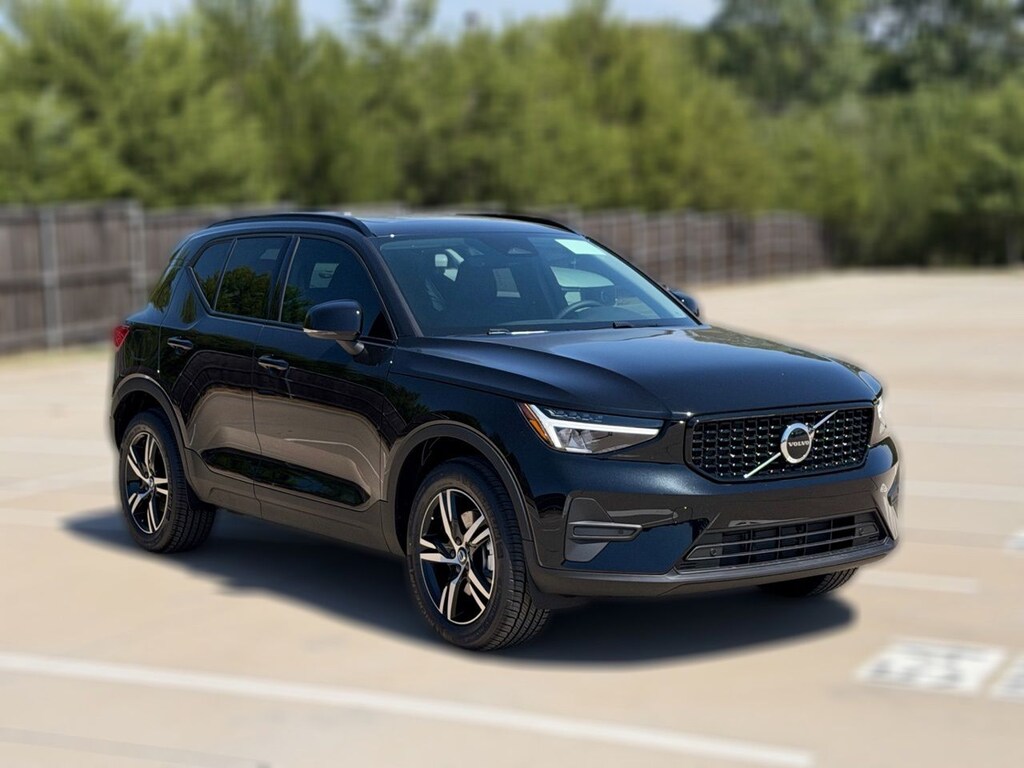 New 2026 Volvo XC40 B5 Core SUV