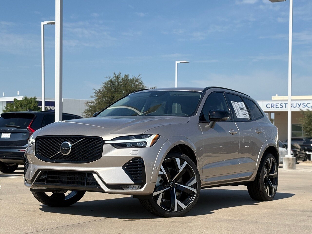 2026 Volvo XC60 B5 photo 2