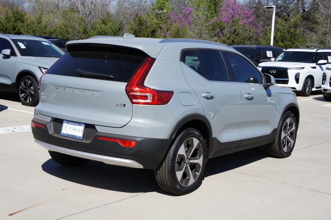 2025 Volvo XC40 Core photo 4