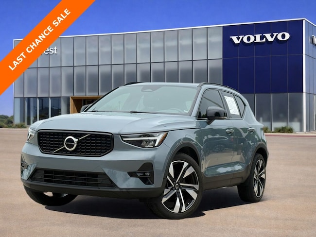 2023 Volvo XC40 B5 Plus Dark AWD's photo