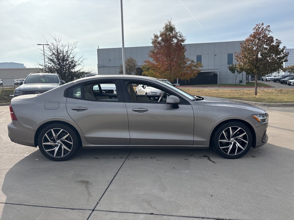 Used 2020 Volvo S60 T5 Momentum Sedan