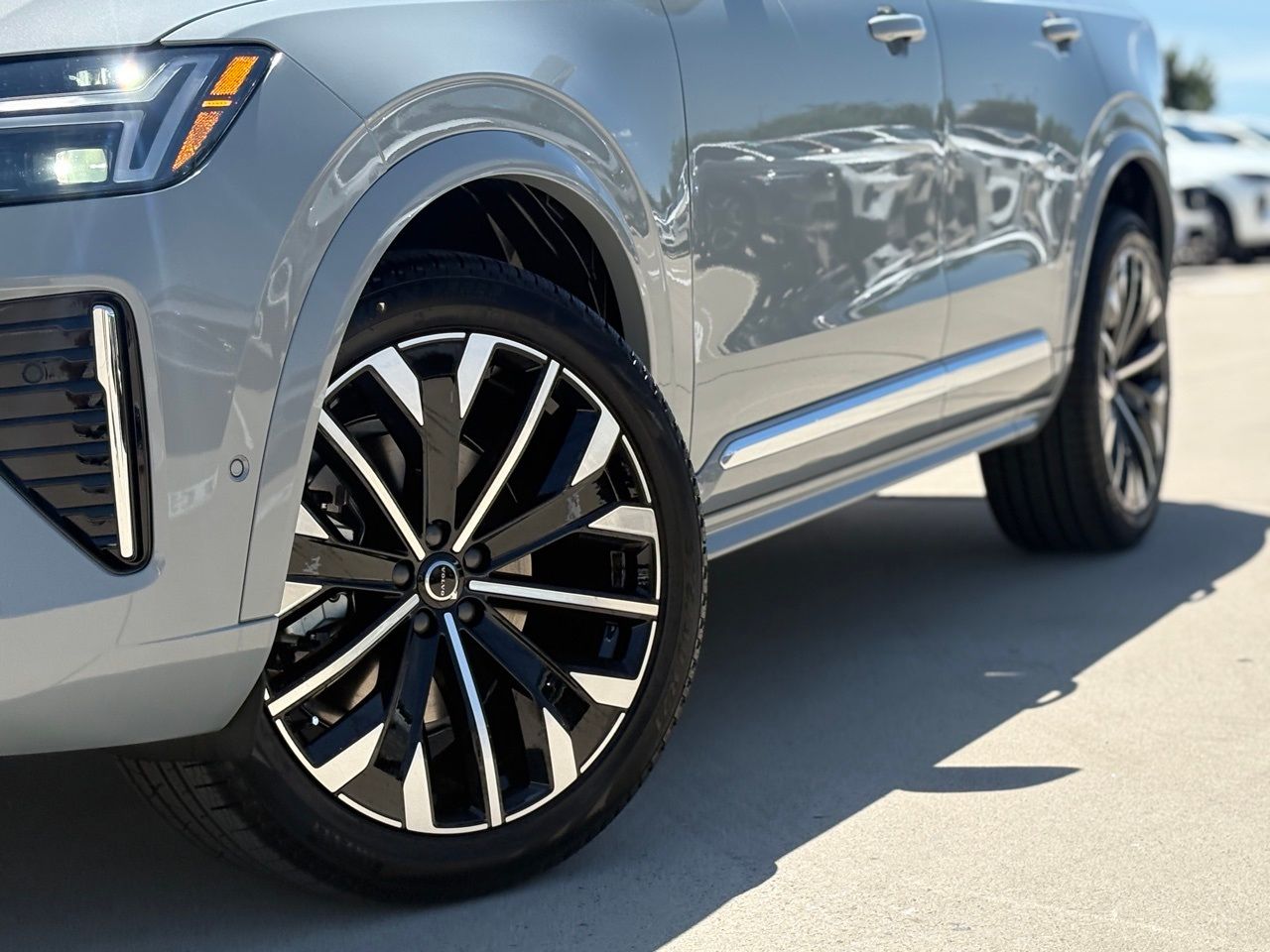 2026 Volvo XC90 Plus - Photo 7