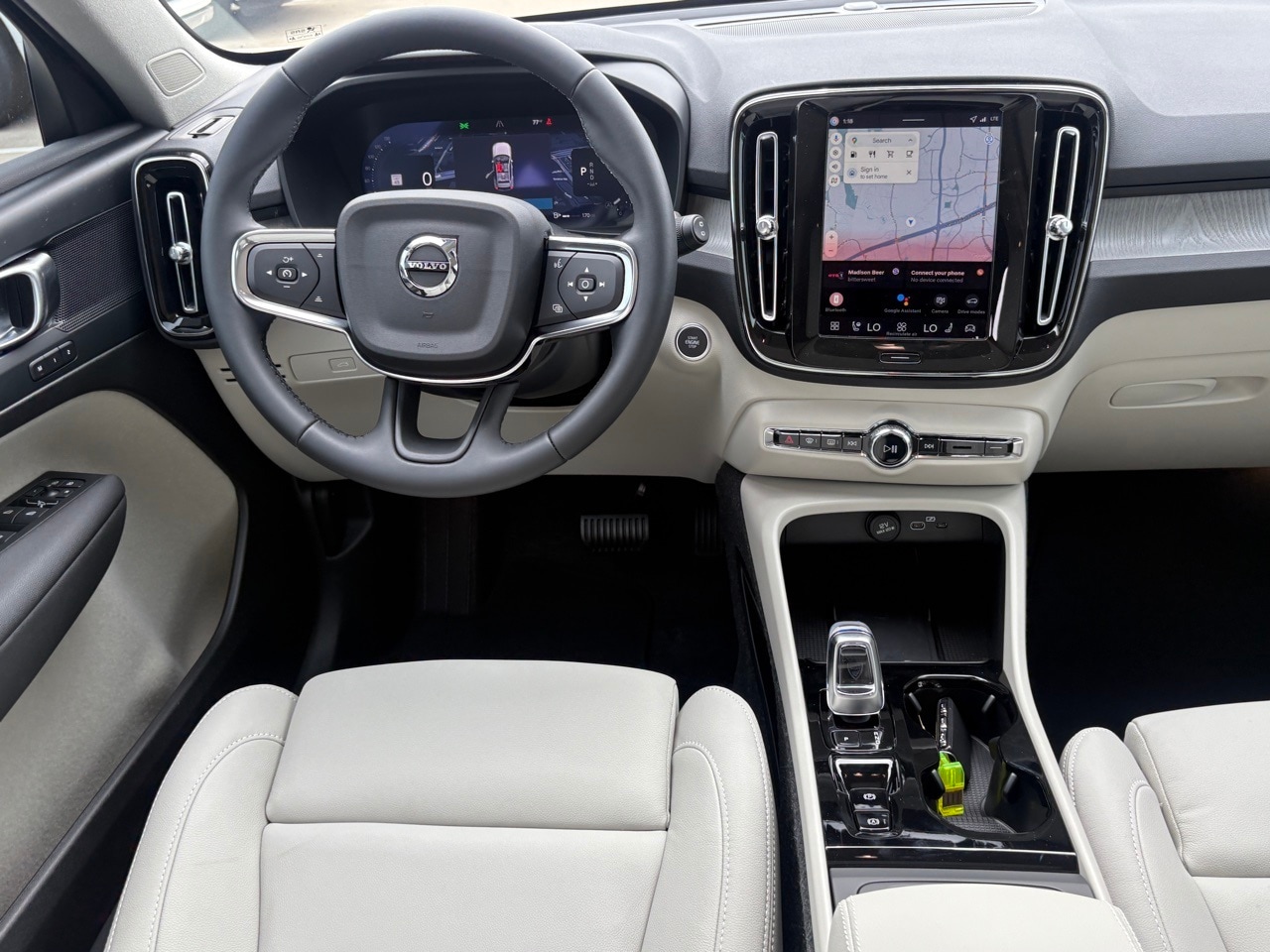 2026 Volvo XC40 Plus - Photo 12