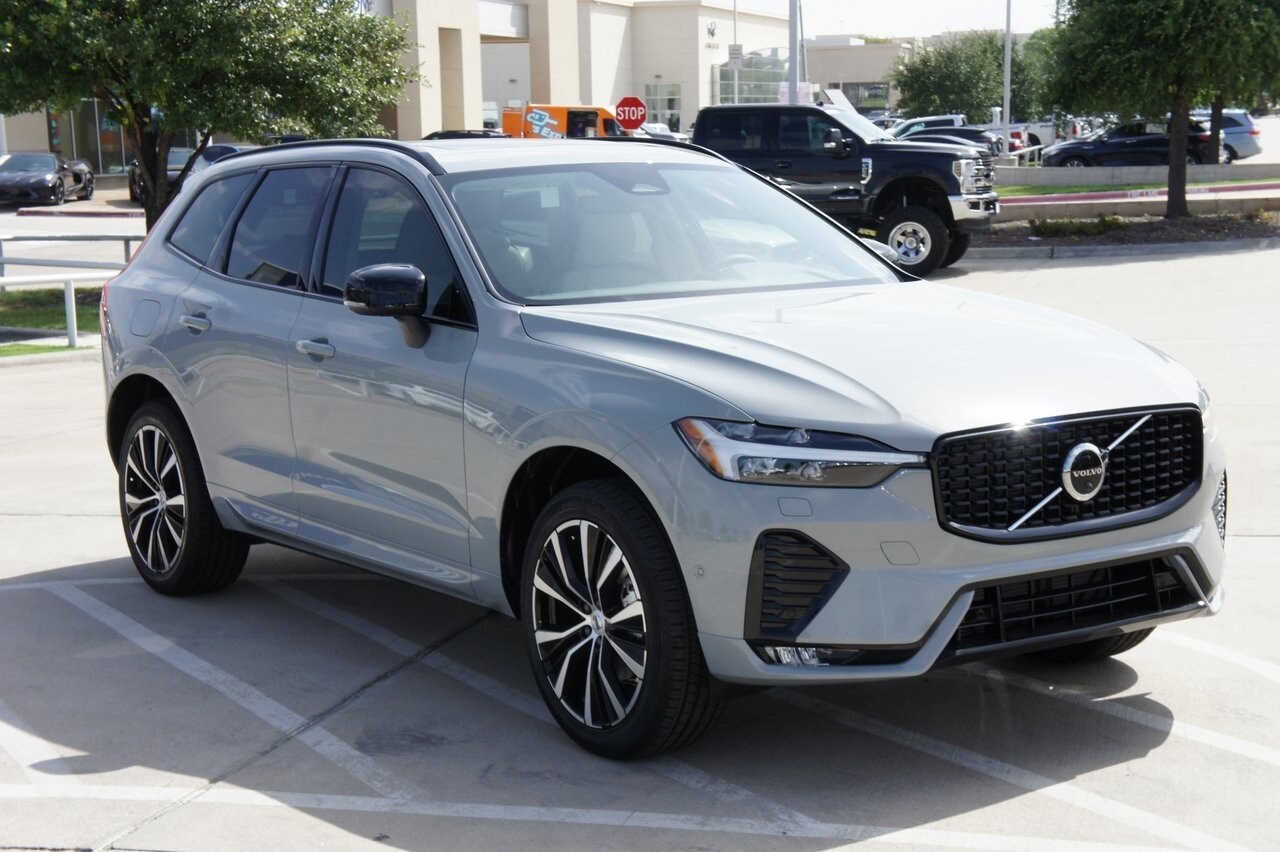 2025 Volvo XC60 B5 Plus photo 3