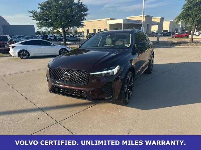 2026 Volvo XC60 B5 Ultra Dark AWD's photo