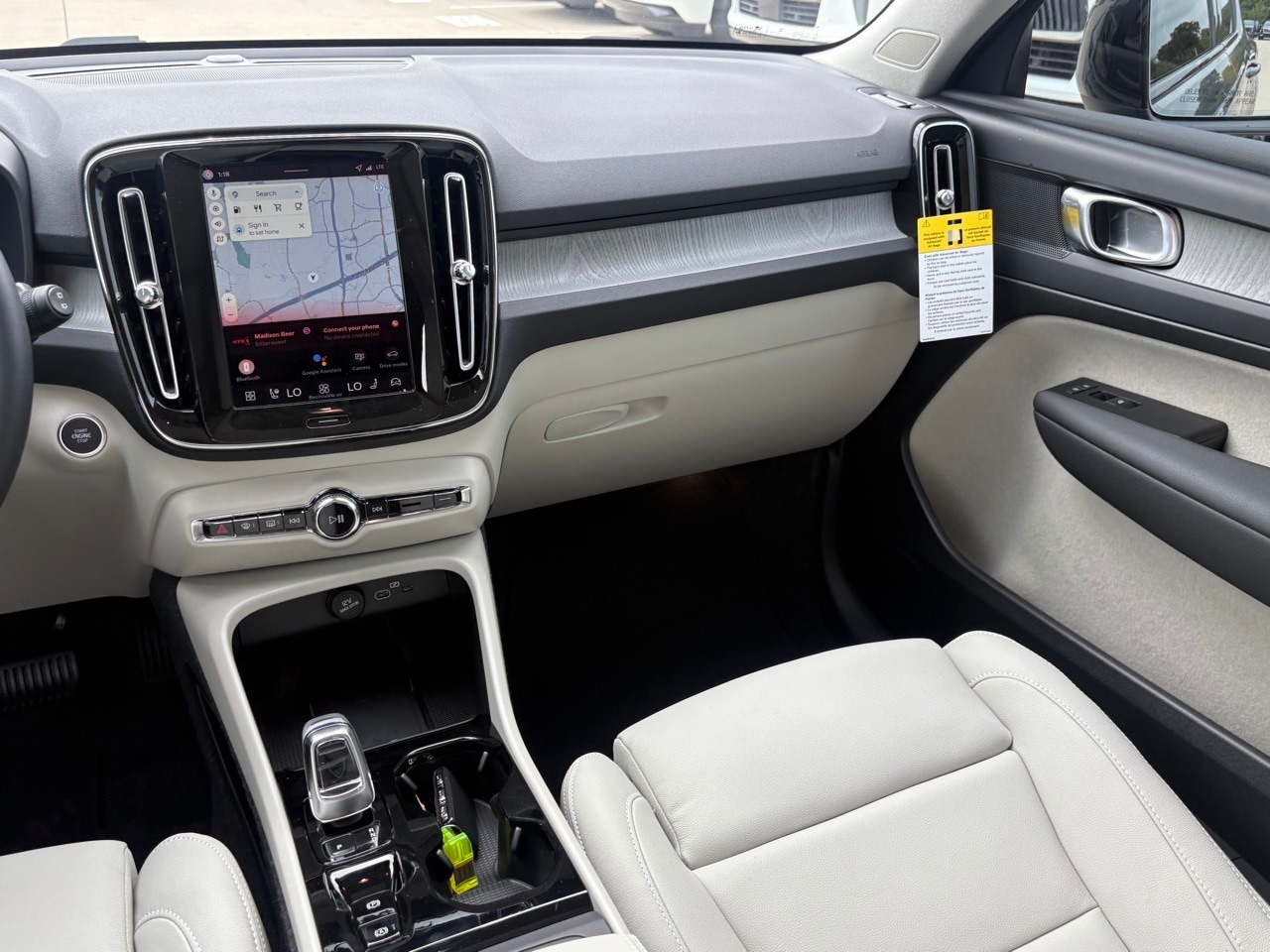 2026 Volvo XC40 Plus - Photo 13
