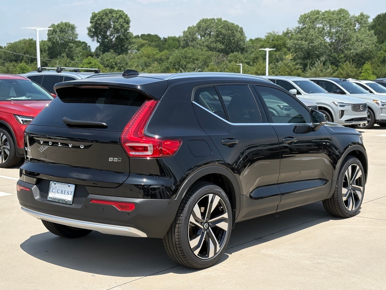 2025 Volvo XC40 Plus photo 4