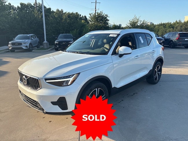 2025 Volvo XC40 B5 Core Bright AWD's photo