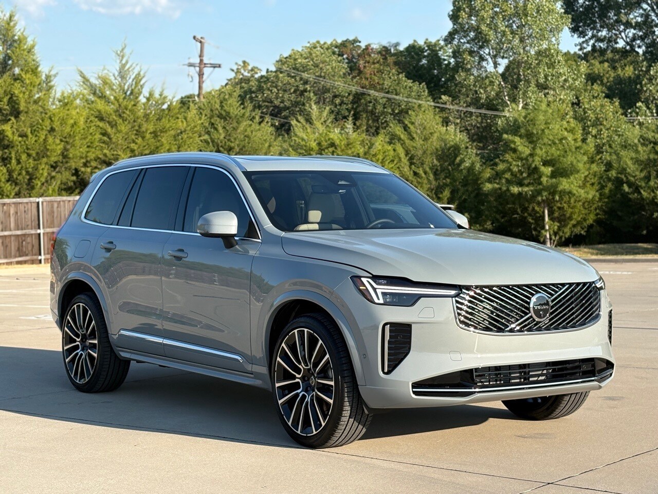 2026 Volvo XC90 B5 Plus photo 4