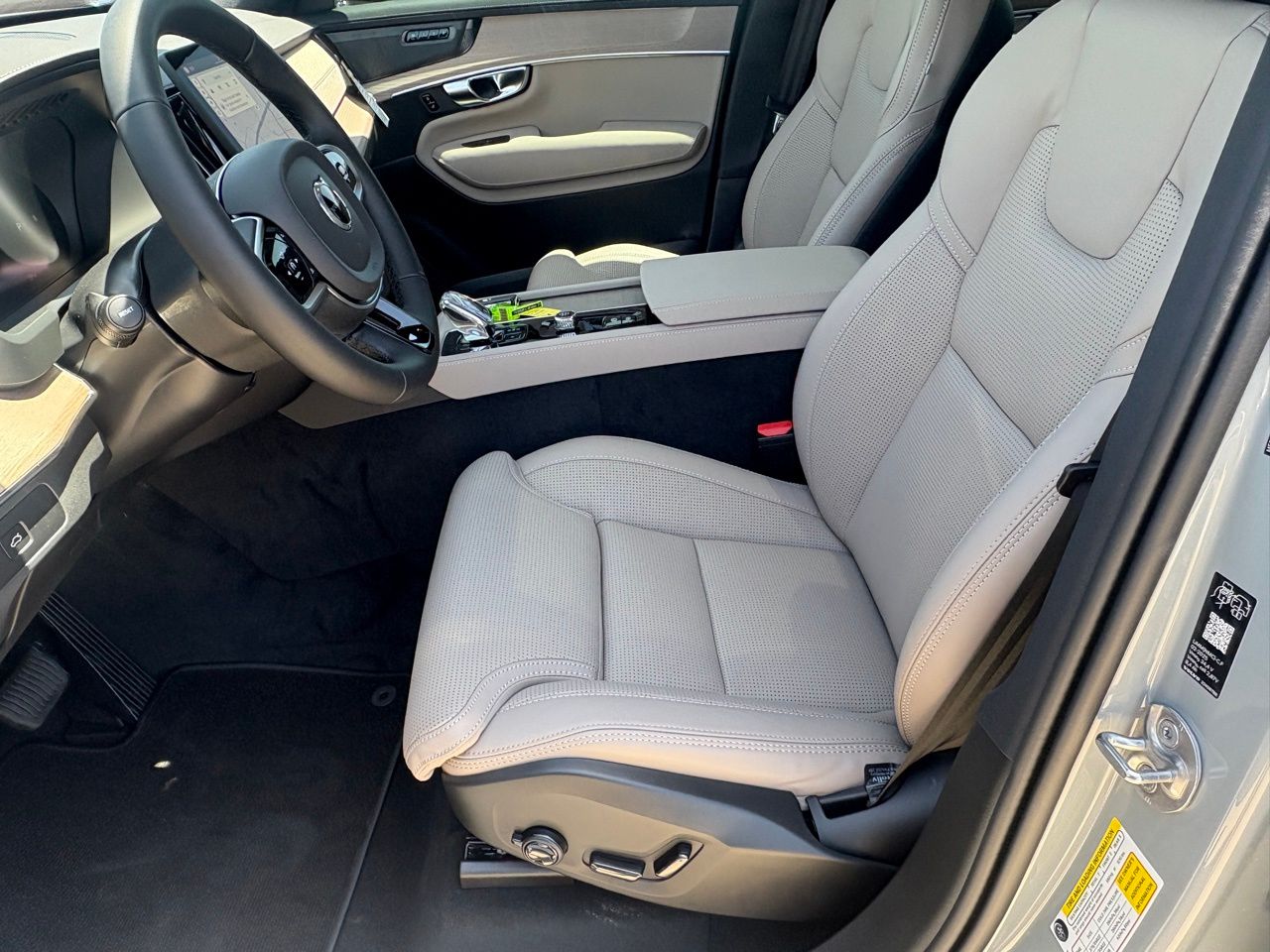 2026 Volvo XC90 Ultra - Photo 17