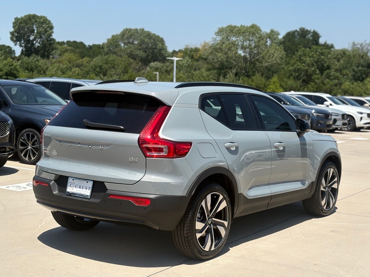 2026 Volvo XC40 Plus photo 2