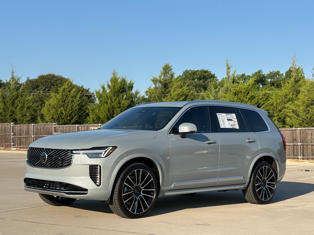 2026 Volvo XC90 B5 Plus photo 3