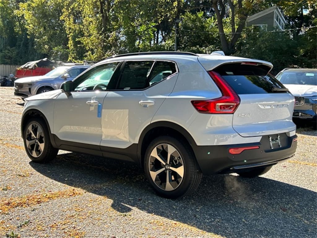 New 2026 Volvo XC40 B5 Plus SUV