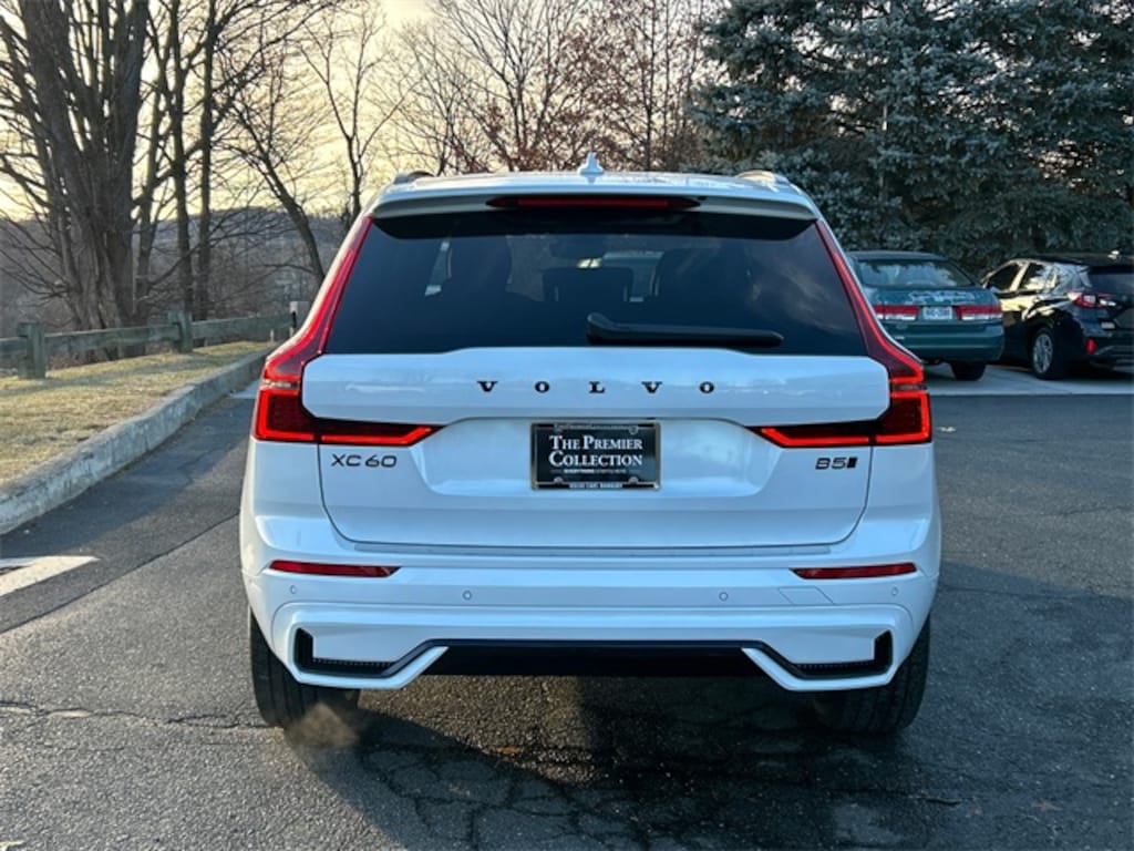 New 2026 Volvo XC60 B5 Ultra Black Edition SUV