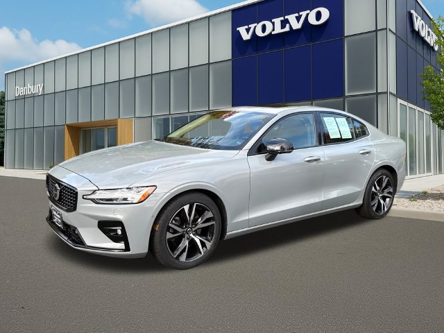 2024 Volvo S60 B5 Plus Dark Theme Sedan